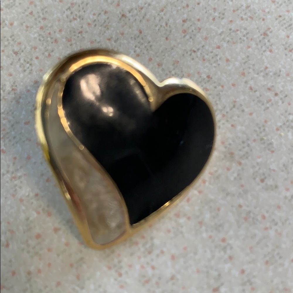 Allison Reed heart shaped earrings - Picture 4 of 4